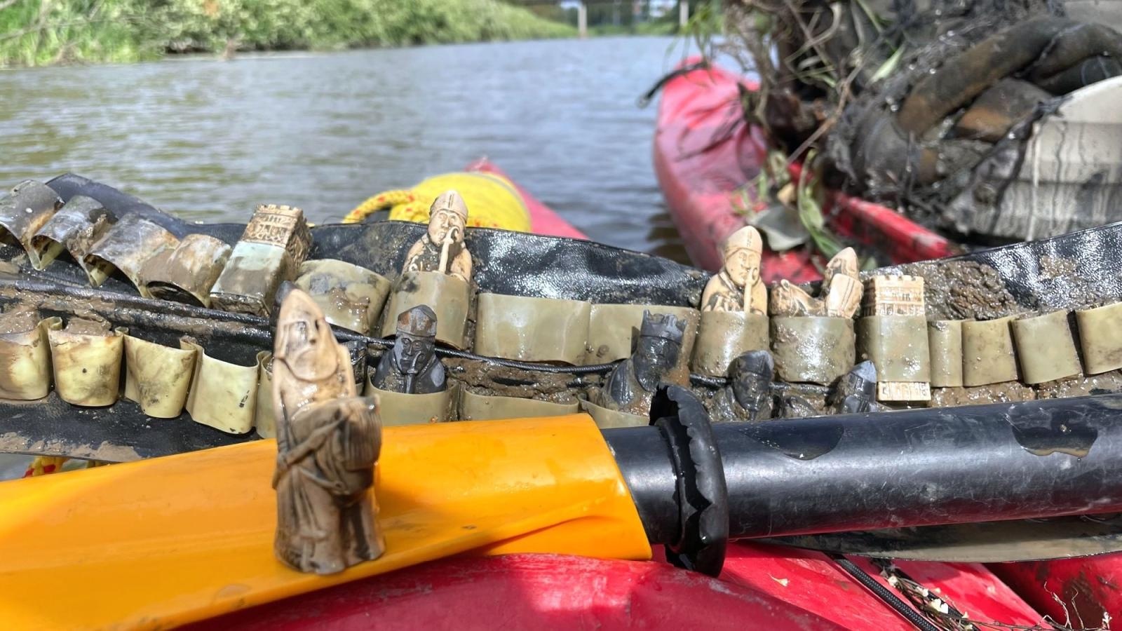 Zdjęcie w galerii na portalu naszraciborz.pl: Połączone siły młodzieży sprzątały Odrę wiadomości z regionu