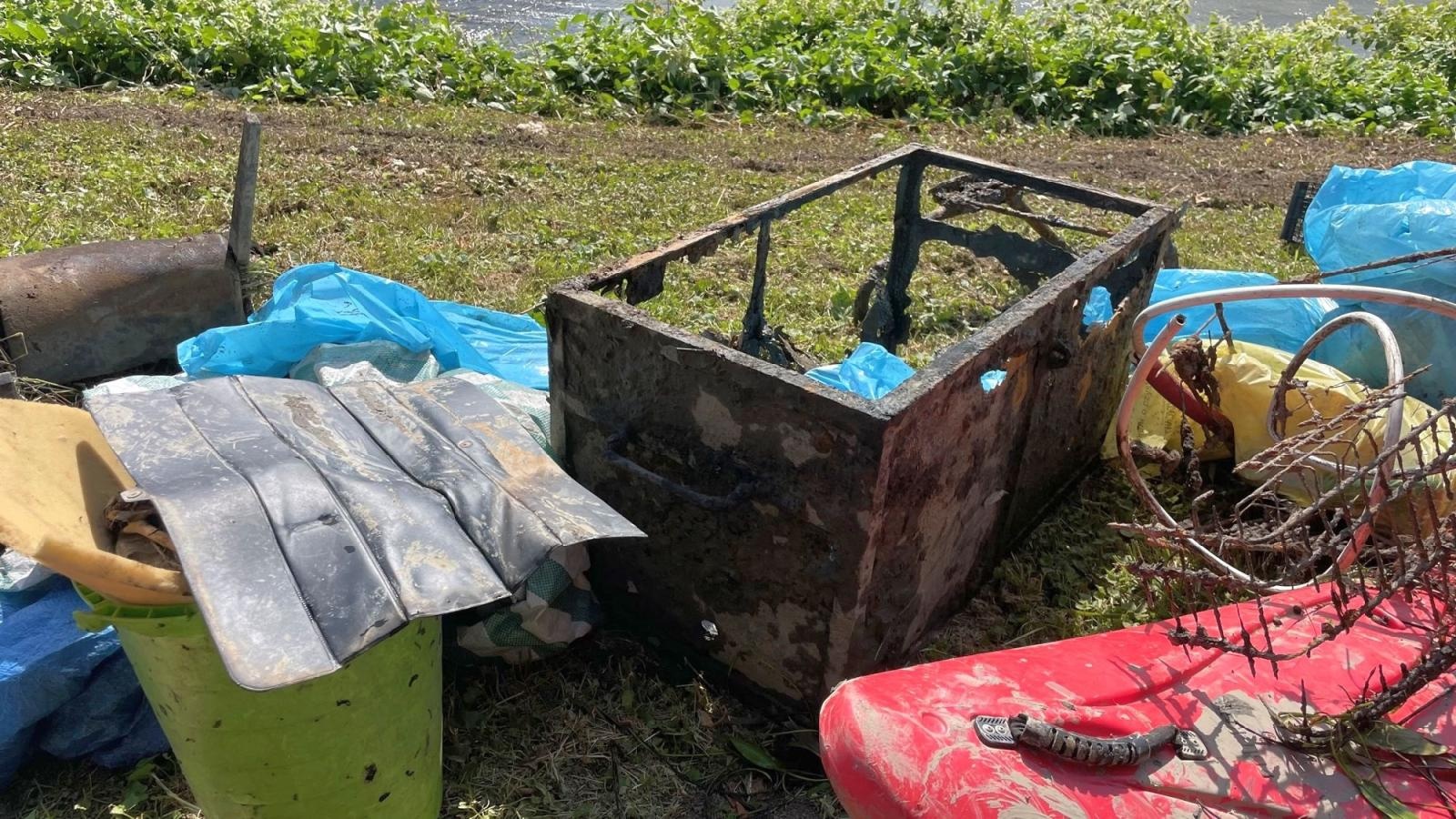 Zdjęcie w galerii na portalu naszraciborz.pl: Połączone siły młodzieży sprzątały Odrę wiadomości z regionu