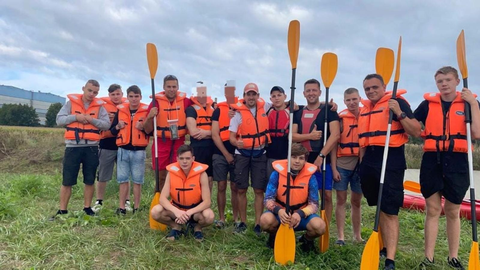 Zdjęcie w galerii na portalu naszraciborz.pl: Połączone siły młodzieży sprzątały Odrę wiadomości z regionu