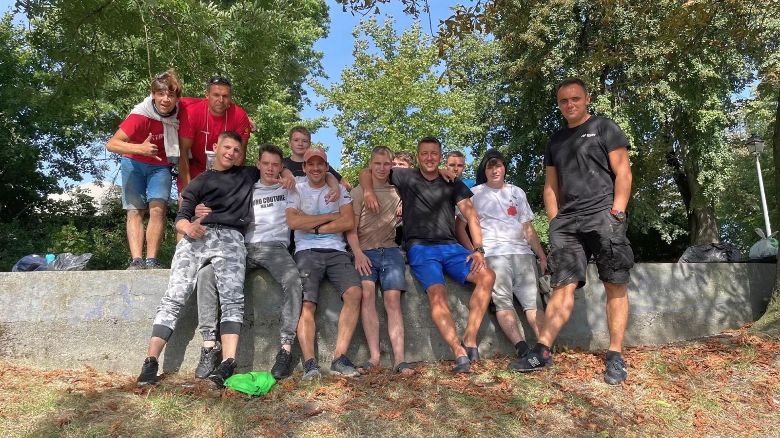 Zdjęcie w galerii na portalu naszraciborz.pl: Połączone siły młodzieży sprzątały Odrę wiadomości z regionu