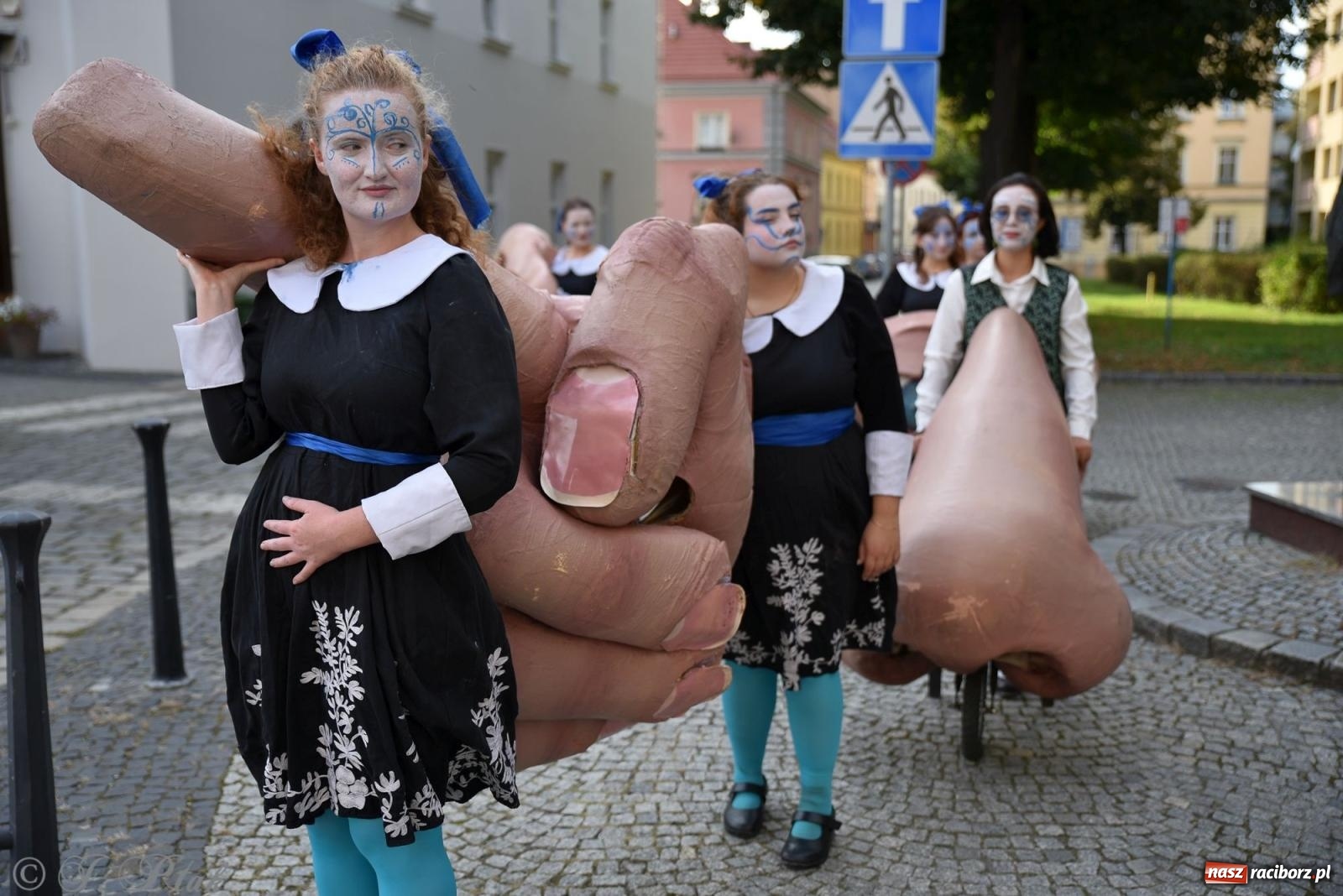 Zdjęcie w galerii na portalu naszraciborz.pl: Zmysły - wędrowny kabaret liryczny A3 Teatr w Raciborzu [FOTO i WIDEO] wiadomości z regionu