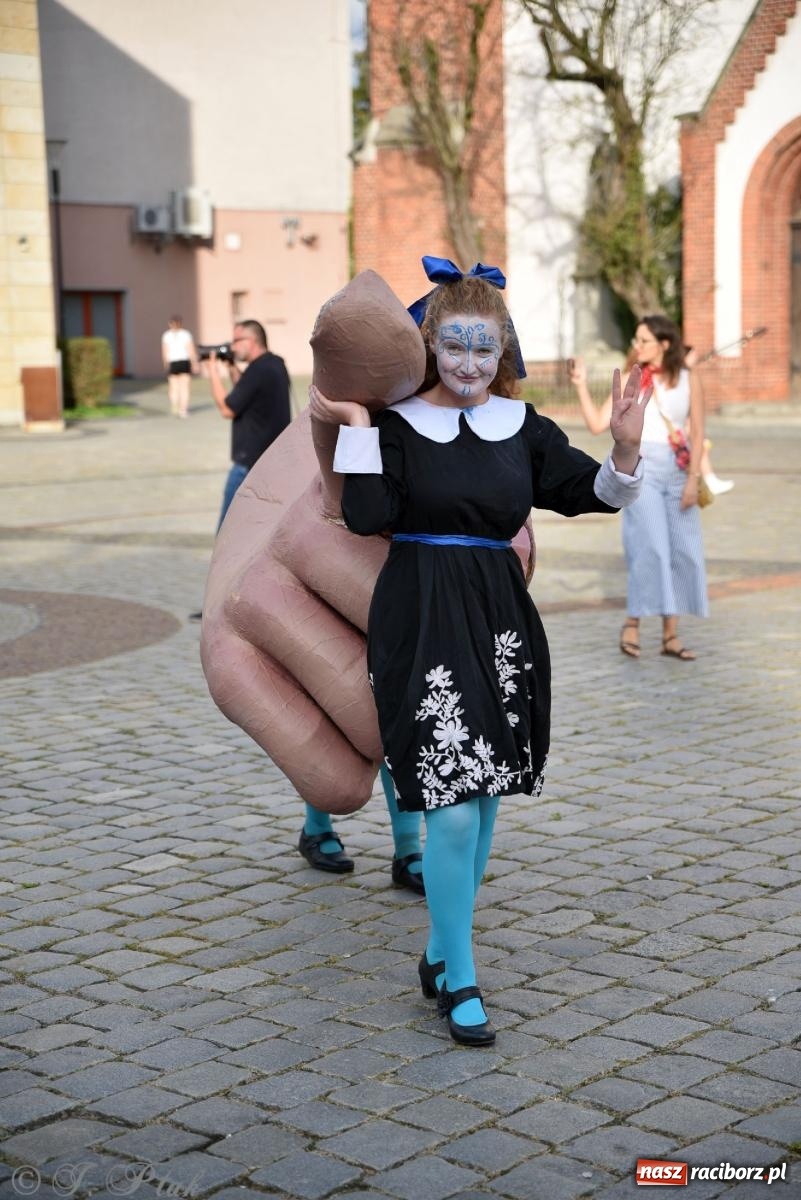 Zdjęcie w galerii na portalu naszraciborz.pl: Zmysły - wędrowny kabaret liryczny A3 Teatr w Raciborzu [FOTO i WIDEO] wiadomości z regionu