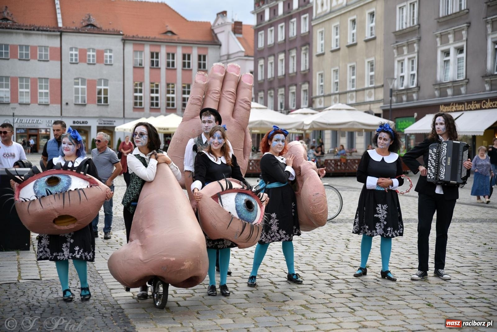Zdjęcie w galerii na portalu naszraciborz.pl: Zmysły - wędrowny kabaret liryczny A3 Teatr w Raciborzu [FOTO i WIDEO] wiadomości z regionu