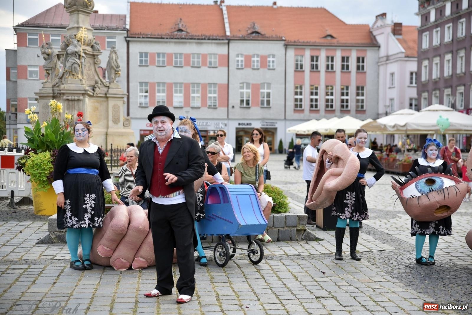 Zdjęcie w galerii na portalu naszraciborz.pl: Zmysły - wędrowny kabaret liryczny A3 Teatr w Raciborzu [FOTO i WIDEO] wiadomości z regionu