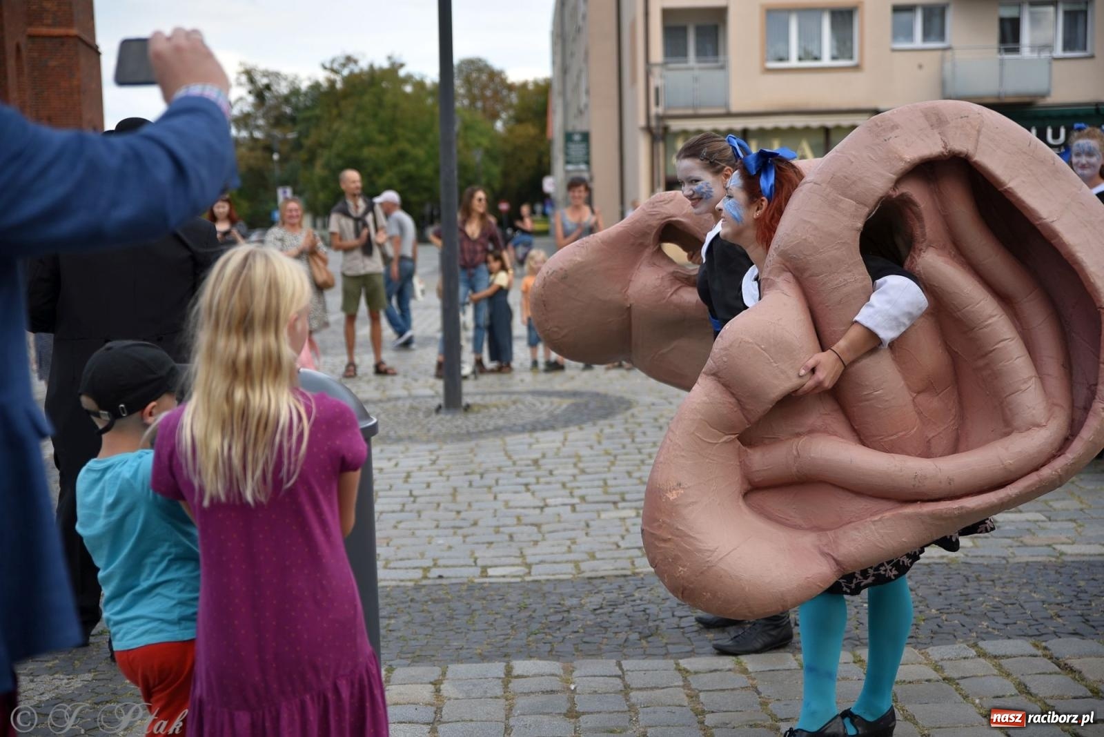 Zdjęcie w galerii na portalu naszraciborz.pl: Zmysły - wędrowny kabaret liryczny A3 Teatr w Raciborzu [FOTO i WIDEO] wiadomości z regionu