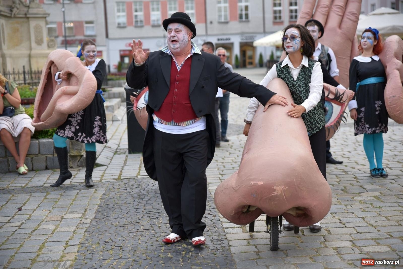 Zdjęcie w galerii na portalu naszraciborz.pl: Zmysły - wędrowny kabaret liryczny A3 Teatr w Raciborzu [FOTO i WIDEO] wiadomości z regionu