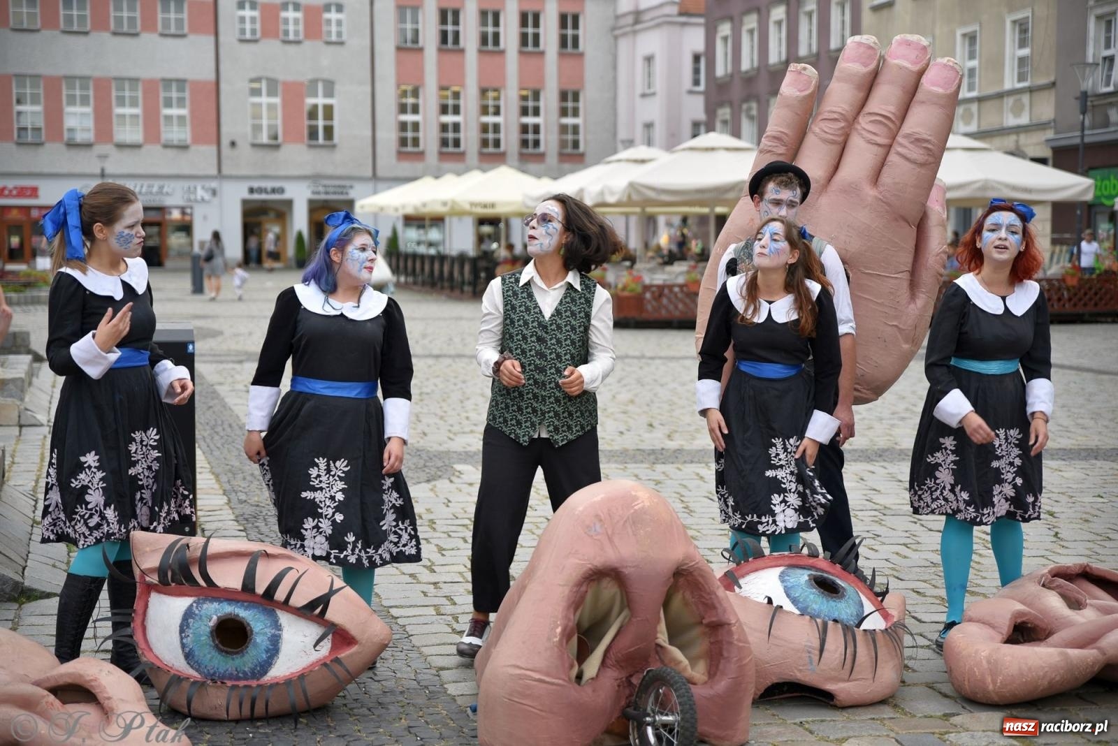 Zdjęcie w galerii na portalu naszraciborz.pl: Zmysły - wędrowny kabaret liryczny A3 Teatr w Raciborzu [FOTO i WIDEO] wiadomości z regionu