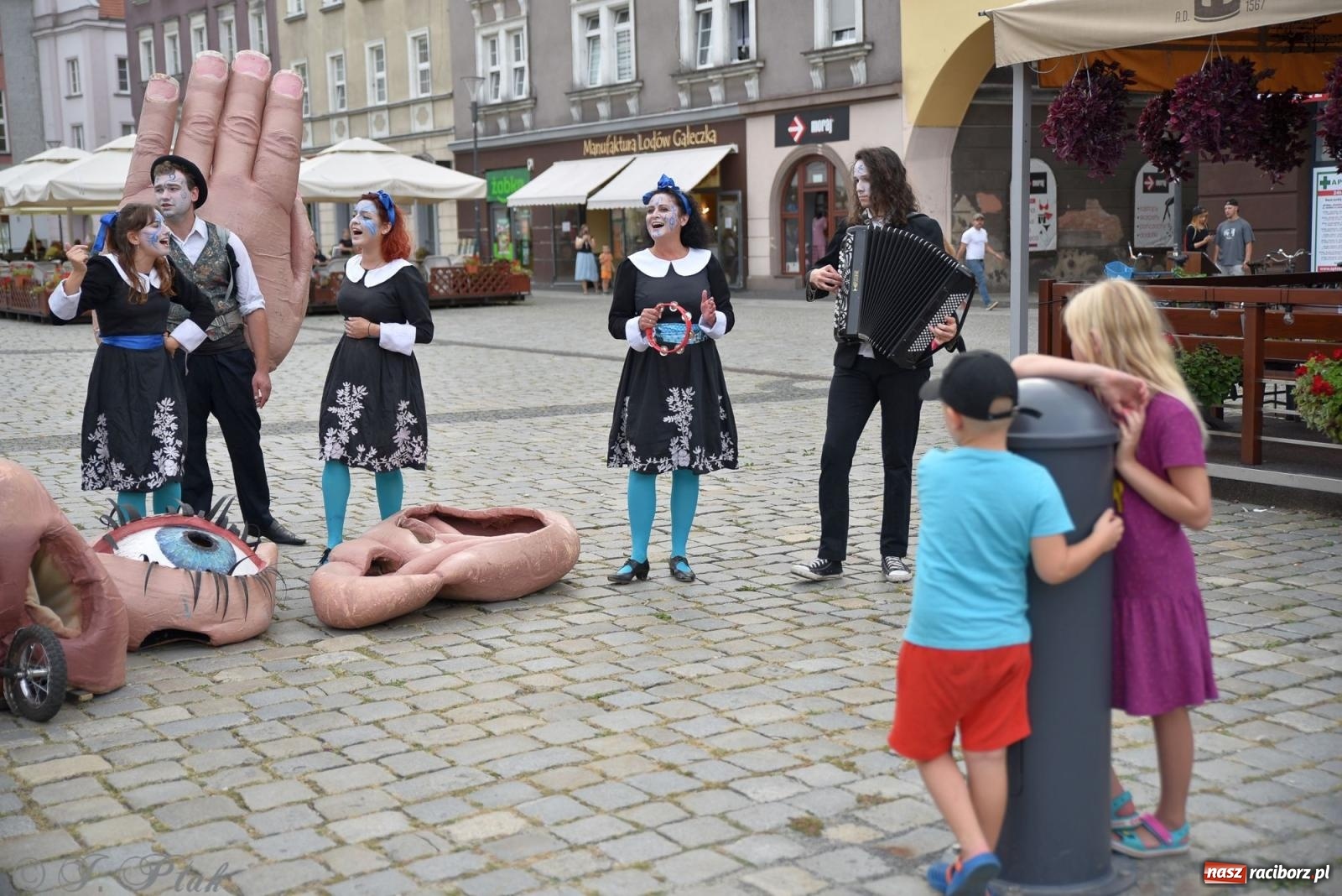 Zdjęcie w galerii na portalu naszraciborz.pl: Zmysły - wędrowny kabaret liryczny A3 Teatr w Raciborzu [FOTO i WIDEO] wiadomości z regionu