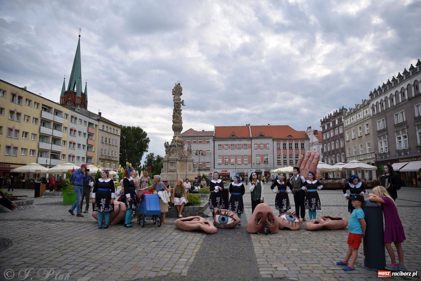 Zdjęcie w galerii na portalu naszraciborz.pl: Zmysły - wędrowny kabaret liryczny A3 Teatr w Raciborzu [FOTO i WIDEO] wiadomości z regionu