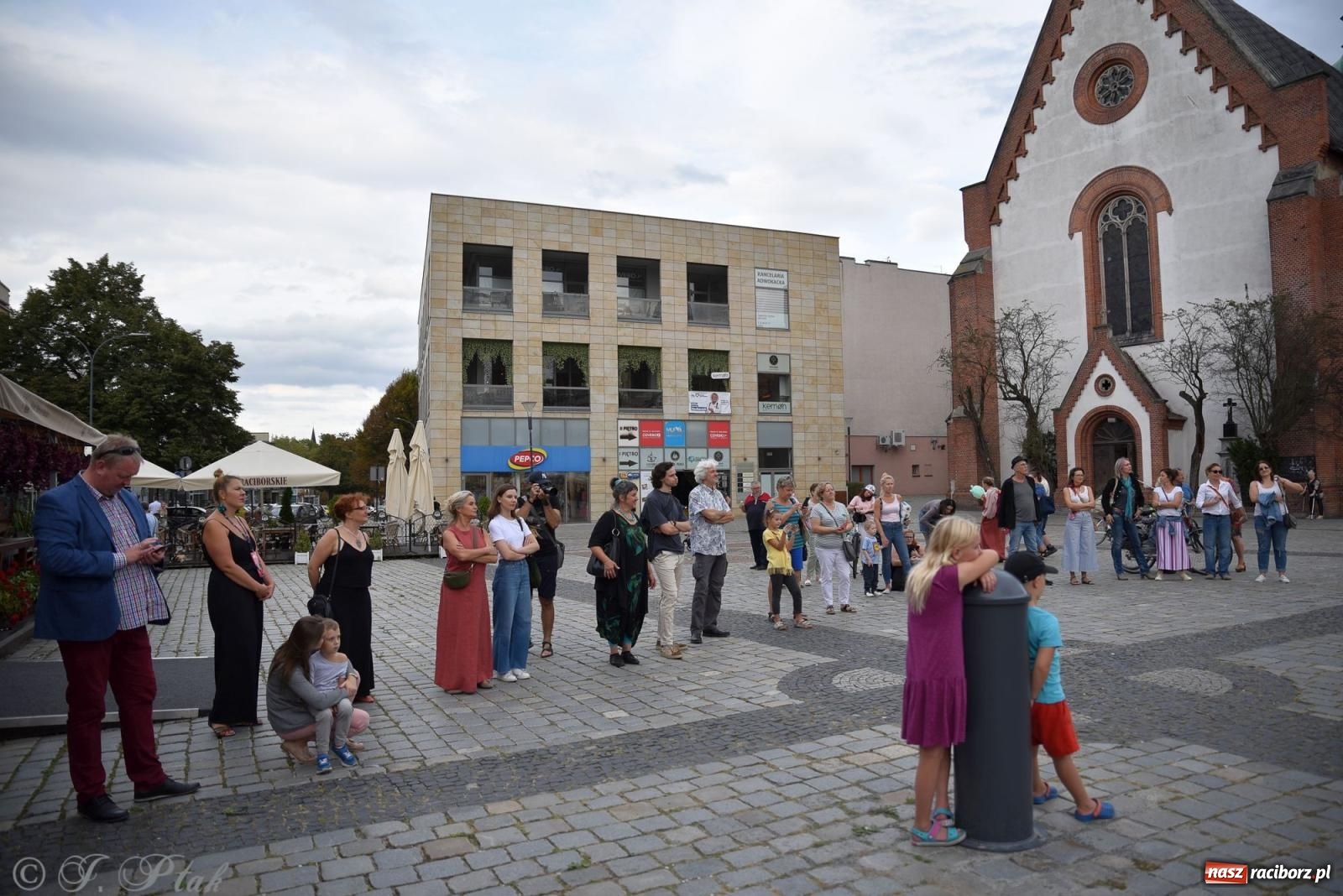 Zdjęcie w galerii na portalu naszraciborz.pl: Zmysły - wędrowny kabaret liryczny A3 Teatr w Raciborzu [FOTO i WIDEO] wiadomości z regionu