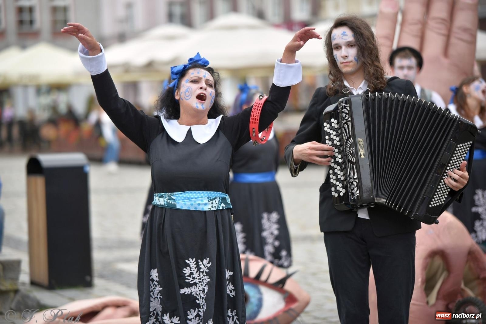 Zdjęcie w galerii na portalu naszraciborz.pl: Zmysły - wędrowny kabaret liryczny A3 Teatr w Raciborzu [FOTO i WIDEO] wiadomości z regionu
