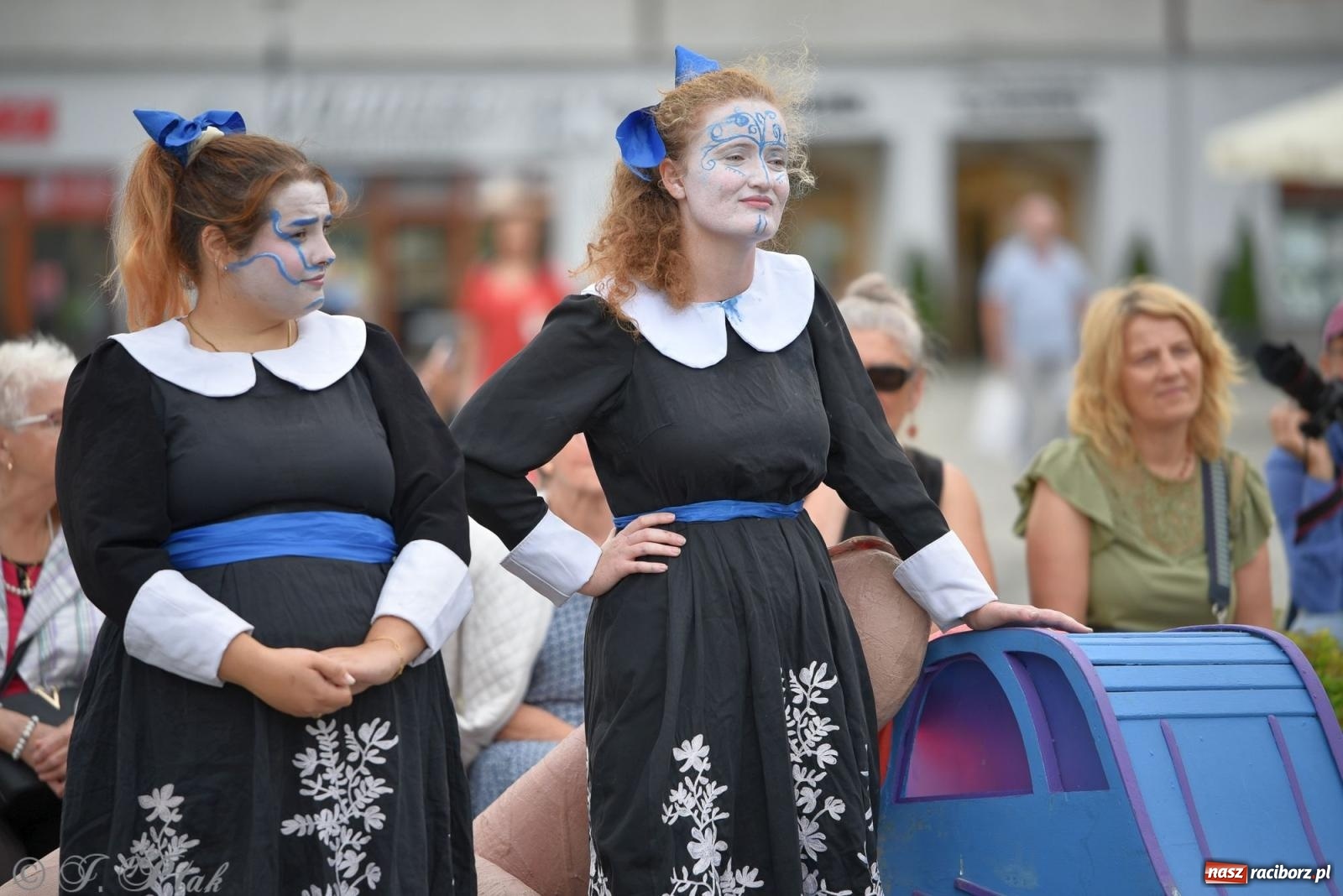 Zdjęcie w galerii na portalu naszraciborz.pl: Zmysły - wędrowny kabaret liryczny A3 Teatr w Raciborzu [FOTO i WIDEO] wiadomości z regionu