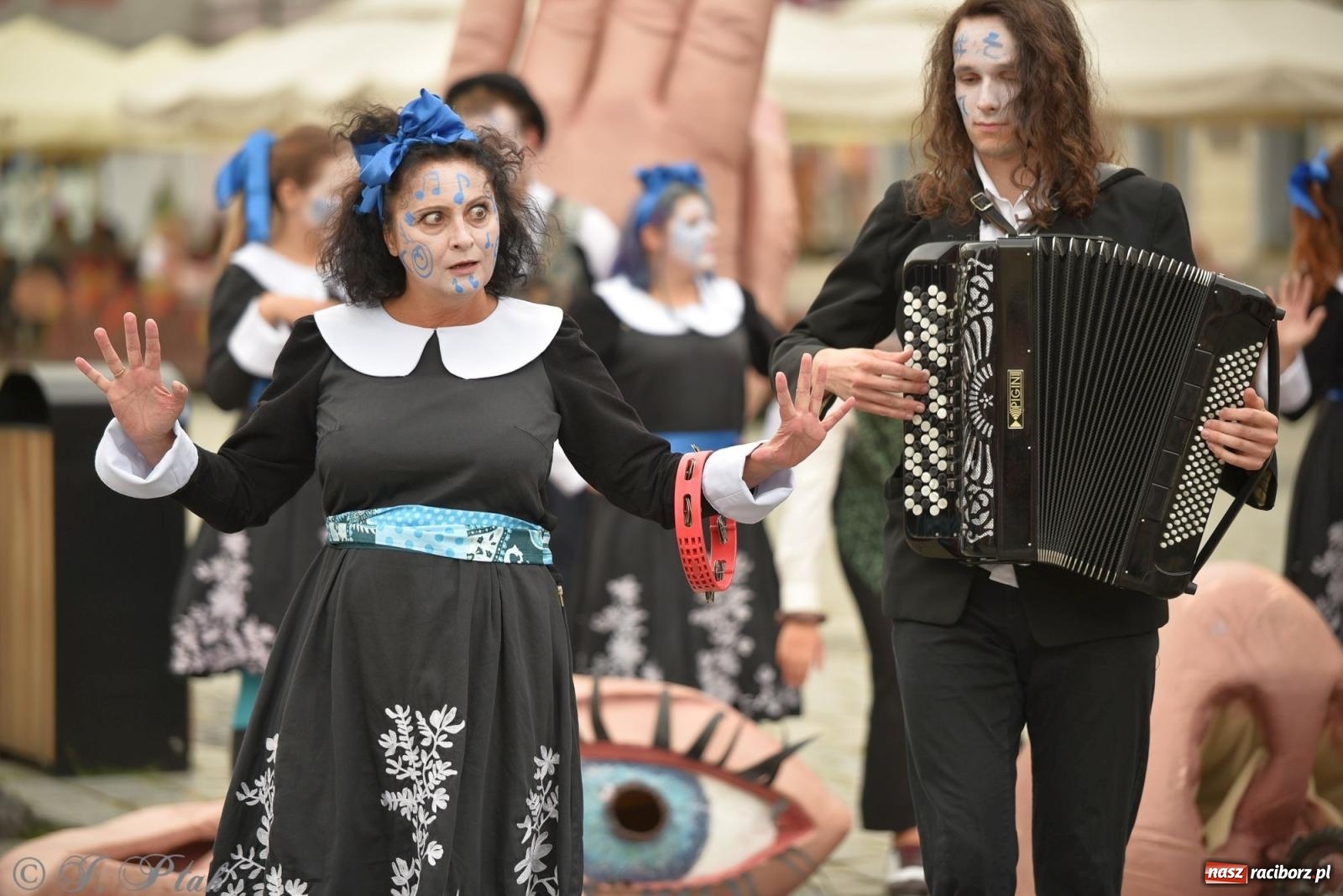 Zdjęcie w galerii na portalu naszraciborz.pl: Zmysły - wędrowny kabaret liryczny A3 Teatr w Raciborzu [FOTO i WIDEO] wiadomości z regionu