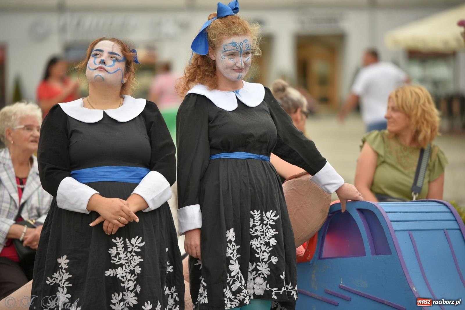 Zdjęcie w galerii na portalu naszraciborz.pl: Zmysły - wędrowny kabaret liryczny A3 Teatr w Raciborzu [FOTO i WIDEO] wiadomości z regionu