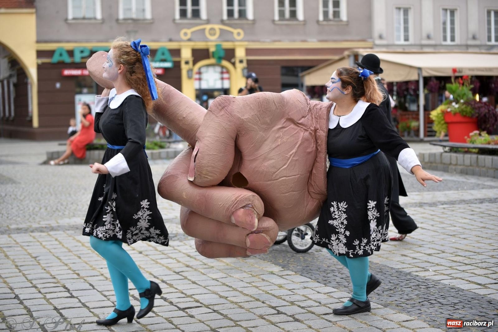 Zdjęcie w galerii na portalu naszraciborz.pl: Zmysły - wędrowny kabaret liryczny A3 Teatr w Raciborzu [FOTO i WIDEO] wiadomości z regionu