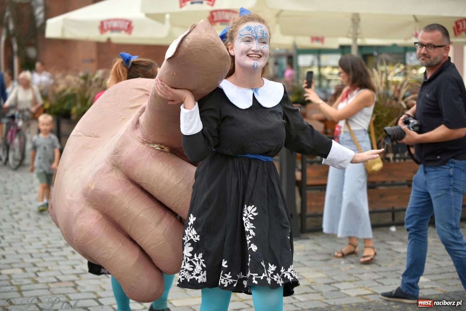 Zdjęcie w galerii na portalu naszraciborz.pl: Zmysły - wędrowny kabaret liryczny A3 Teatr w Raciborzu [FOTO i WIDEO] wiadomości z regionu
