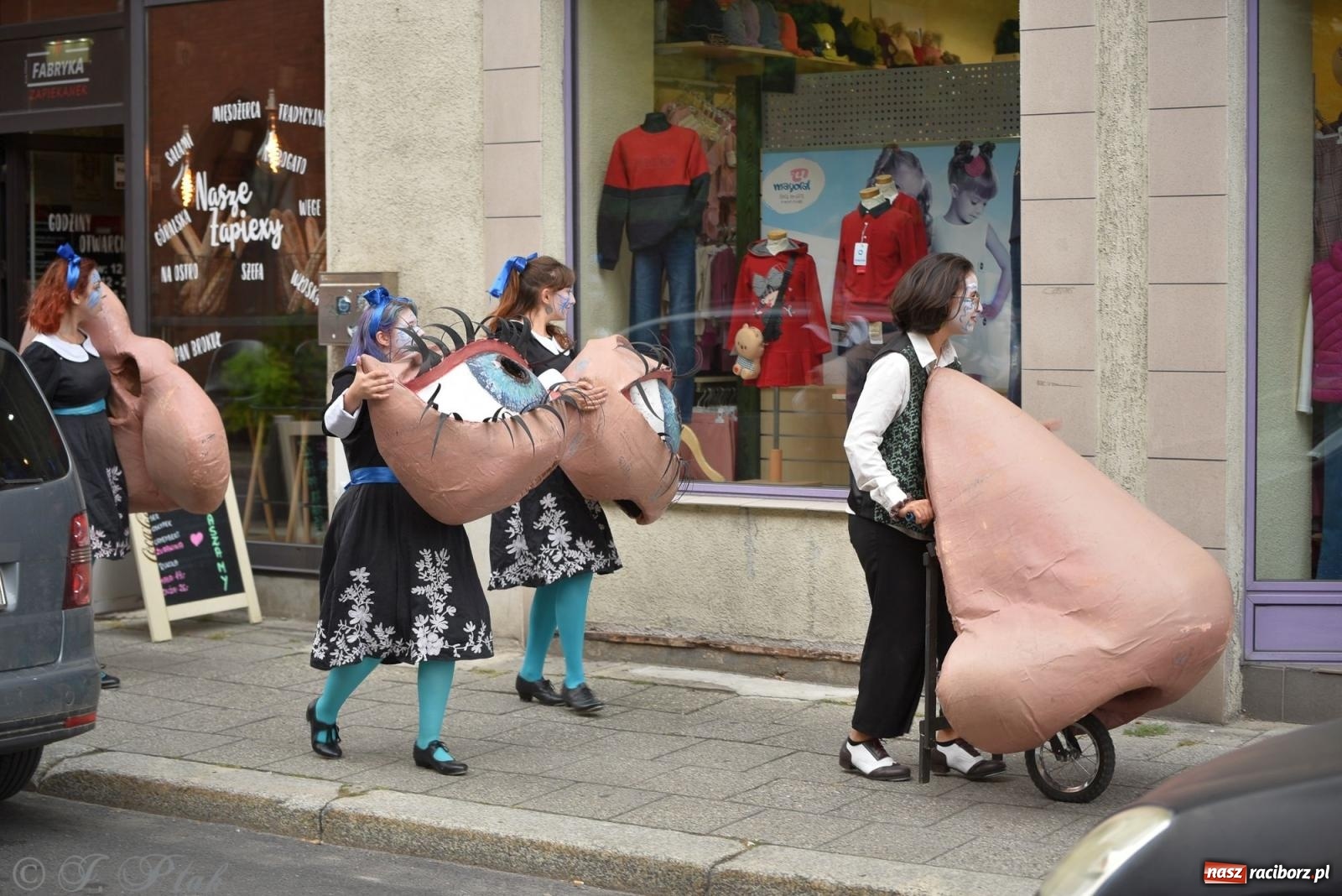 Zdjęcie w galerii na portalu naszraciborz.pl: Zmysły - wędrowny kabaret liryczny A3 Teatr w Raciborzu [FOTO i WIDEO] wiadomości z regionu