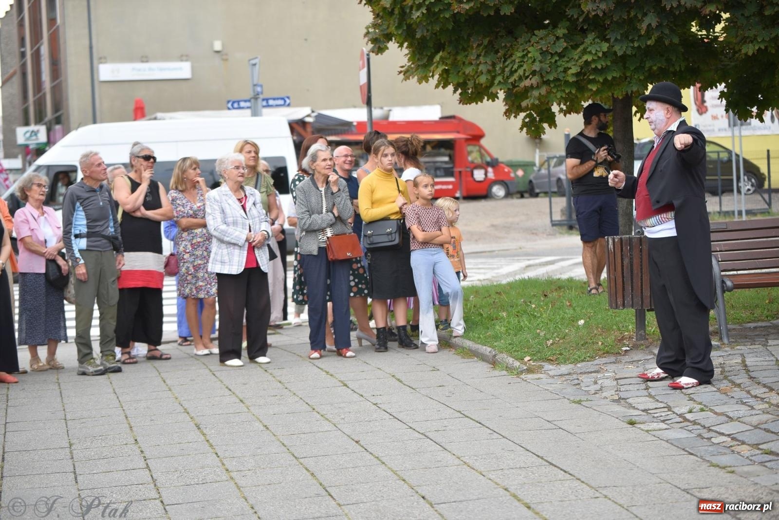 Zdjęcie w galerii na portalu naszraciborz.pl: Zmysły - wędrowny kabaret liryczny A3 Teatr w Raciborzu [FOTO i WIDEO] wiadomości z regionu