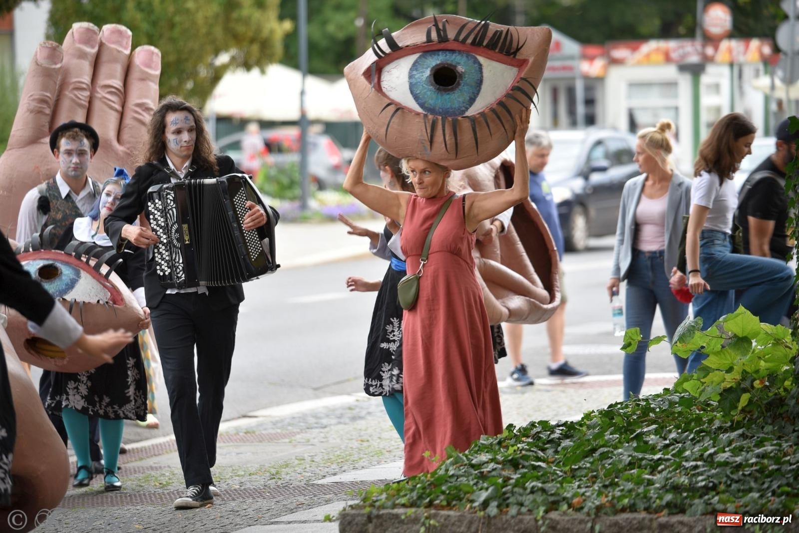 Zdjęcie w galerii na portalu naszraciborz.pl: Zmysły - wędrowny kabaret liryczny A3 Teatr w Raciborzu [FOTO i WIDEO] wiadomości z regionu