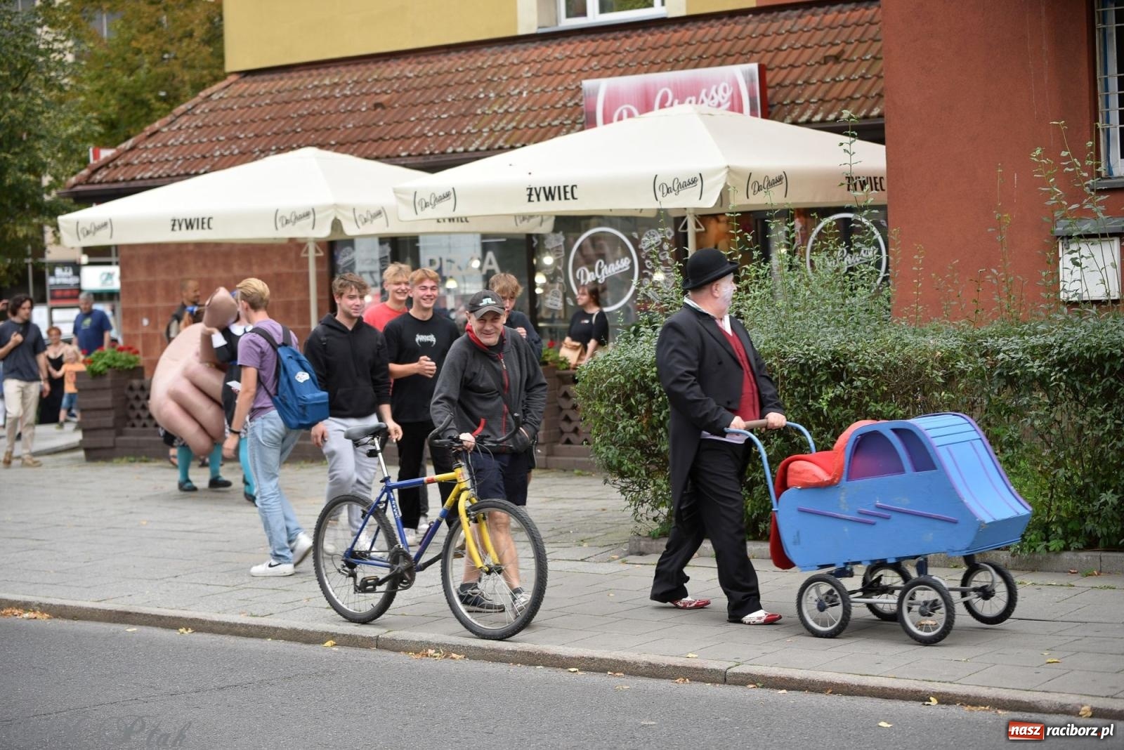 Zdjęcie w galerii na portalu naszraciborz.pl: Zmysły - wędrowny kabaret liryczny A3 Teatr w Raciborzu [FOTO i WIDEO] wiadomości z regionu