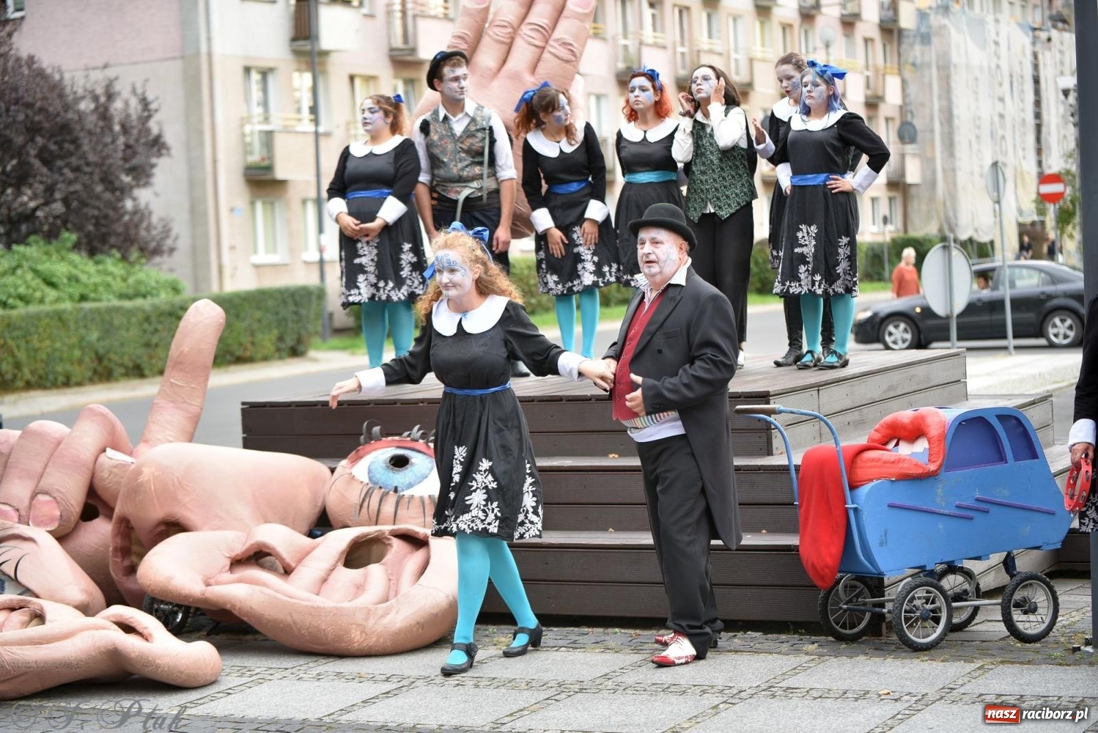 Zdjęcie w galerii na portalu naszraciborz.pl: Zmysły - wędrowny kabaret liryczny A3 Teatr w Raciborzu [FOTO i WIDEO] wiadomości z regionu