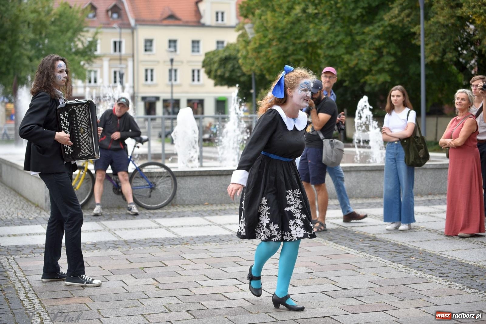 Zdjęcie w galerii na portalu naszraciborz.pl: Zmysły - wędrowny kabaret liryczny A3 Teatr w Raciborzu [FOTO i WIDEO] wiadomości z regionu