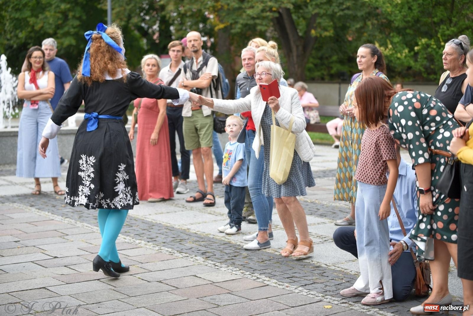 Zdjęcie w galerii na portalu naszraciborz.pl: Zmysły - wędrowny kabaret liryczny A3 Teatr w Raciborzu [FOTO i WIDEO] wiadomości z regionu