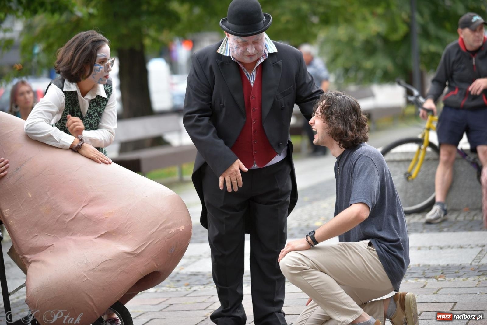 Zdjęcie w galerii na portalu naszraciborz.pl: Zmysły - wędrowny kabaret liryczny A3 Teatr w Raciborzu [FOTO i WIDEO] wiadomości z regionu