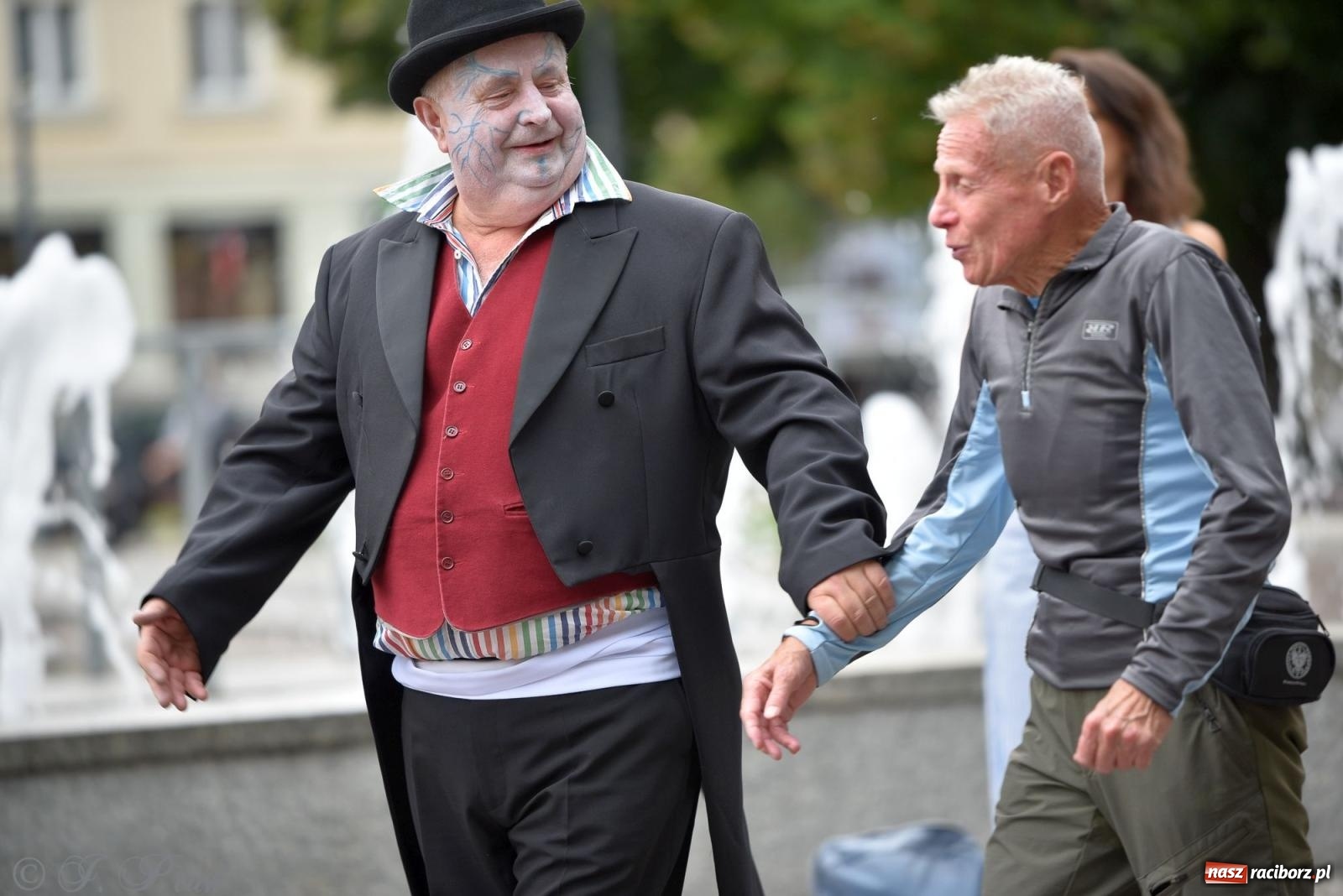 Zdjęcie w galerii na portalu naszraciborz.pl: Zmysły - wędrowny kabaret liryczny A3 Teatr w Raciborzu [FOTO i WIDEO] wiadomości z regionu