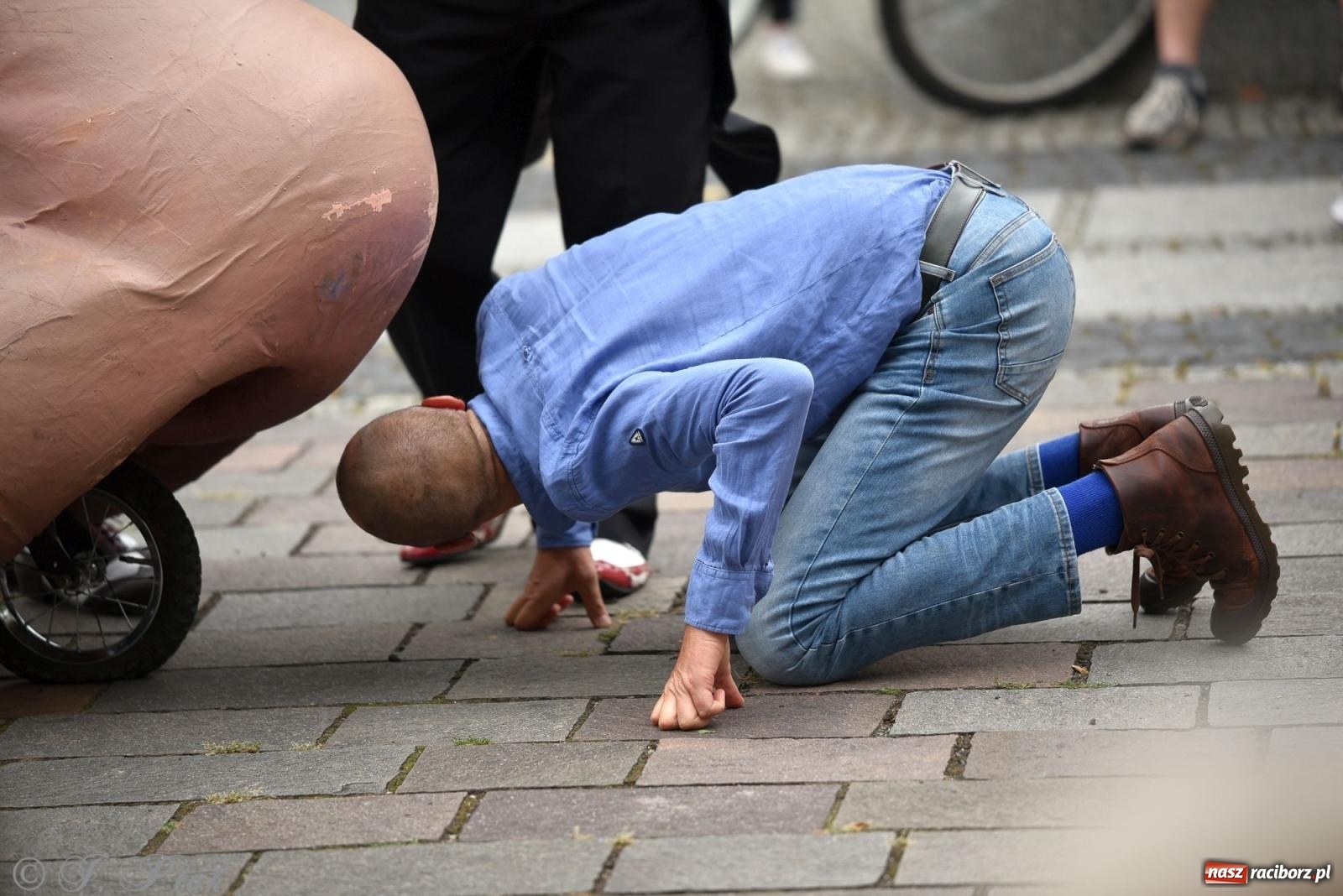 Zdjęcie w galerii na portalu naszraciborz.pl: Zmysły - wędrowny kabaret liryczny A3 Teatr w Raciborzu [FOTO i WIDEO] wiadomości z regionu