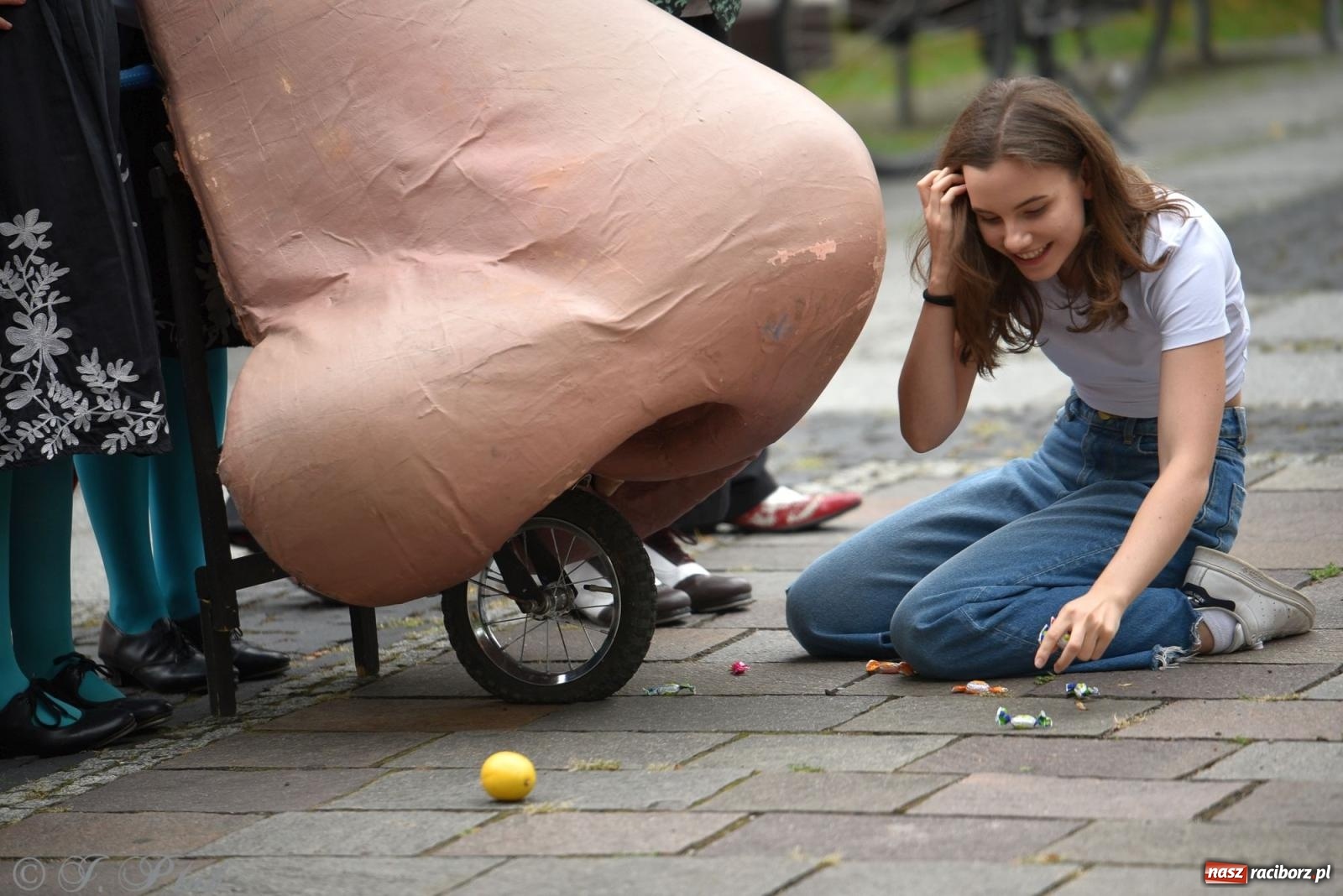 Zdjęcie w galerii na portalu naszraciborz.pl: Zmysły - wędrowny kabaret liryczny A3 Teatr w Raciborzu [FOTO i WIDEO] wiadomości z regionu