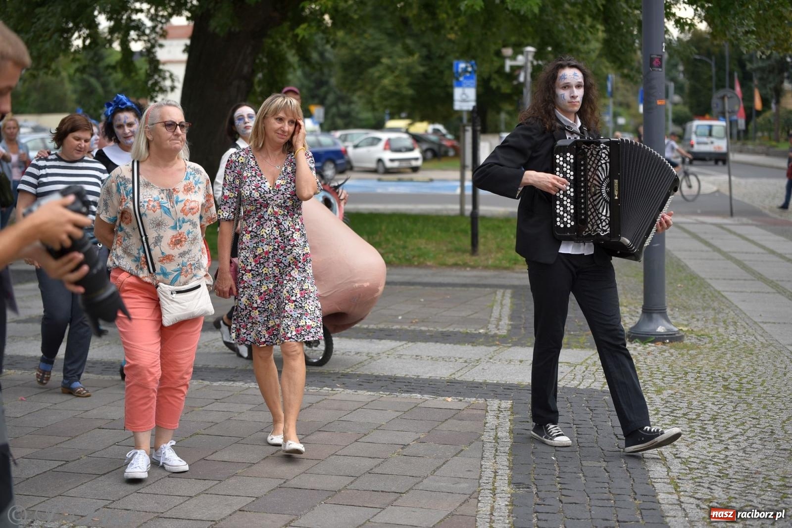 Zdjęcie w galerii na portalu naszraciborz.pl: Zmysły - wędrowny kabaret liryczny A3 Teatr w Raciborzu [FOTO i WIDEO] wiadomości z regionu