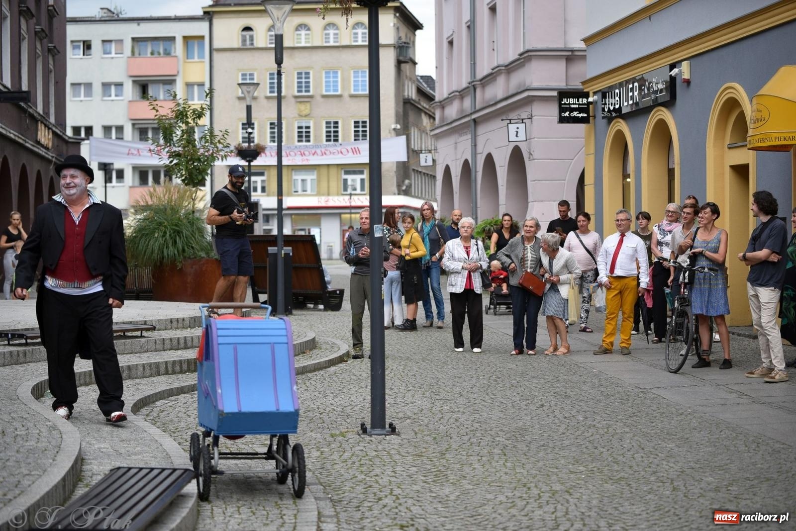 Zdjęcie w galerii na portalu naszraciborz.pl: Zmysły - wędrowny kabaret liryczny A3 Teatr w Raciborzu [FOTO i WIDEO] wiadomości z regionu