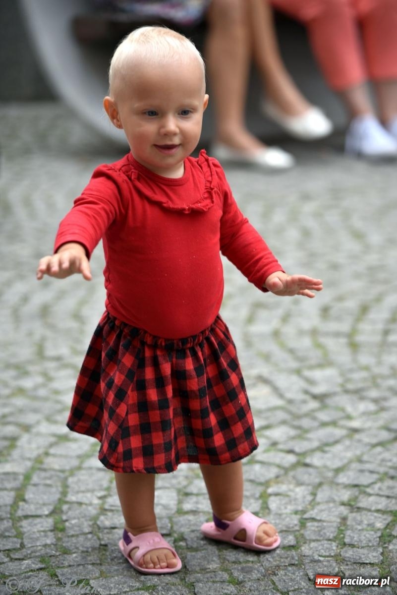 Zdjęcie w galerii na portalu naszraciborz.pl: Zmysły - wędrowny kabaret liryczny A3 Teatr w Raciborzu [FOTO i WIDEO] wiadomości z regionu