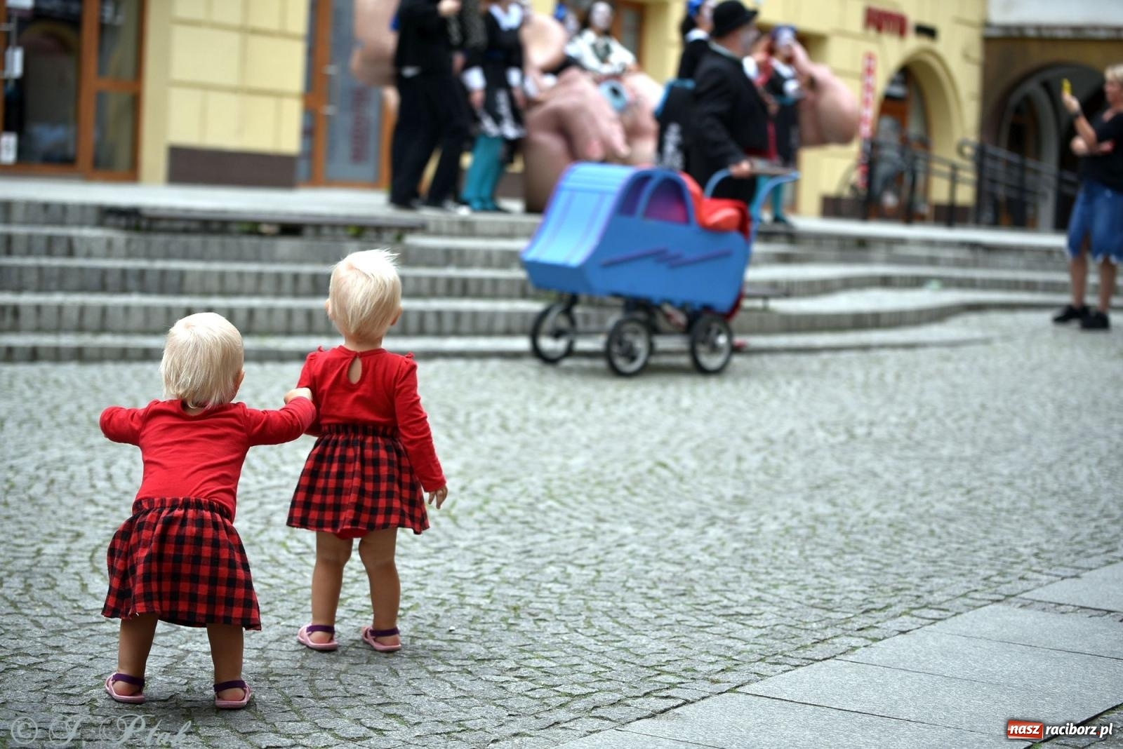 Zdjęcie w galerii na portalu naszraciborz.pl: Zmysły - wędrowny kabaret liryczny A3 Teatr w Raciborzu [FOTO i WIDEO] wiadomości z regionu