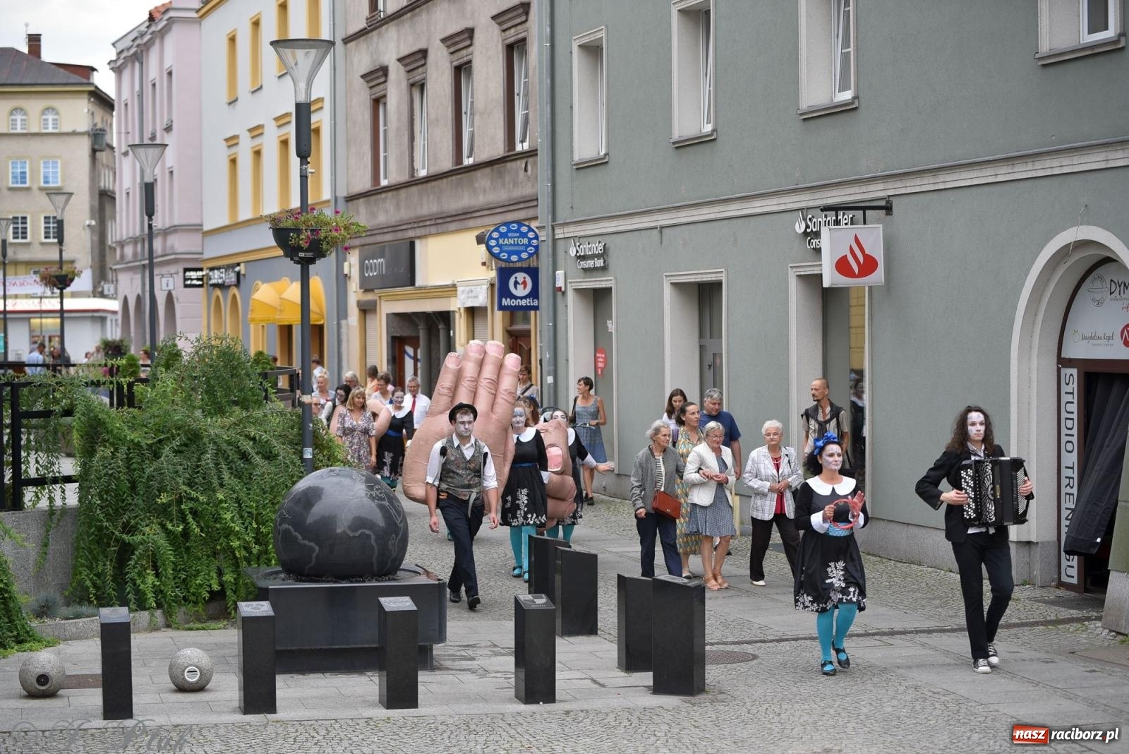 Zdjęcie w galerii na portalu naszraciborz.pl: Zmysły - wędrowny kabaret liryczny A3 Teatr w Raciborzu [FOTO i WIDEO] wiadomości z regionu