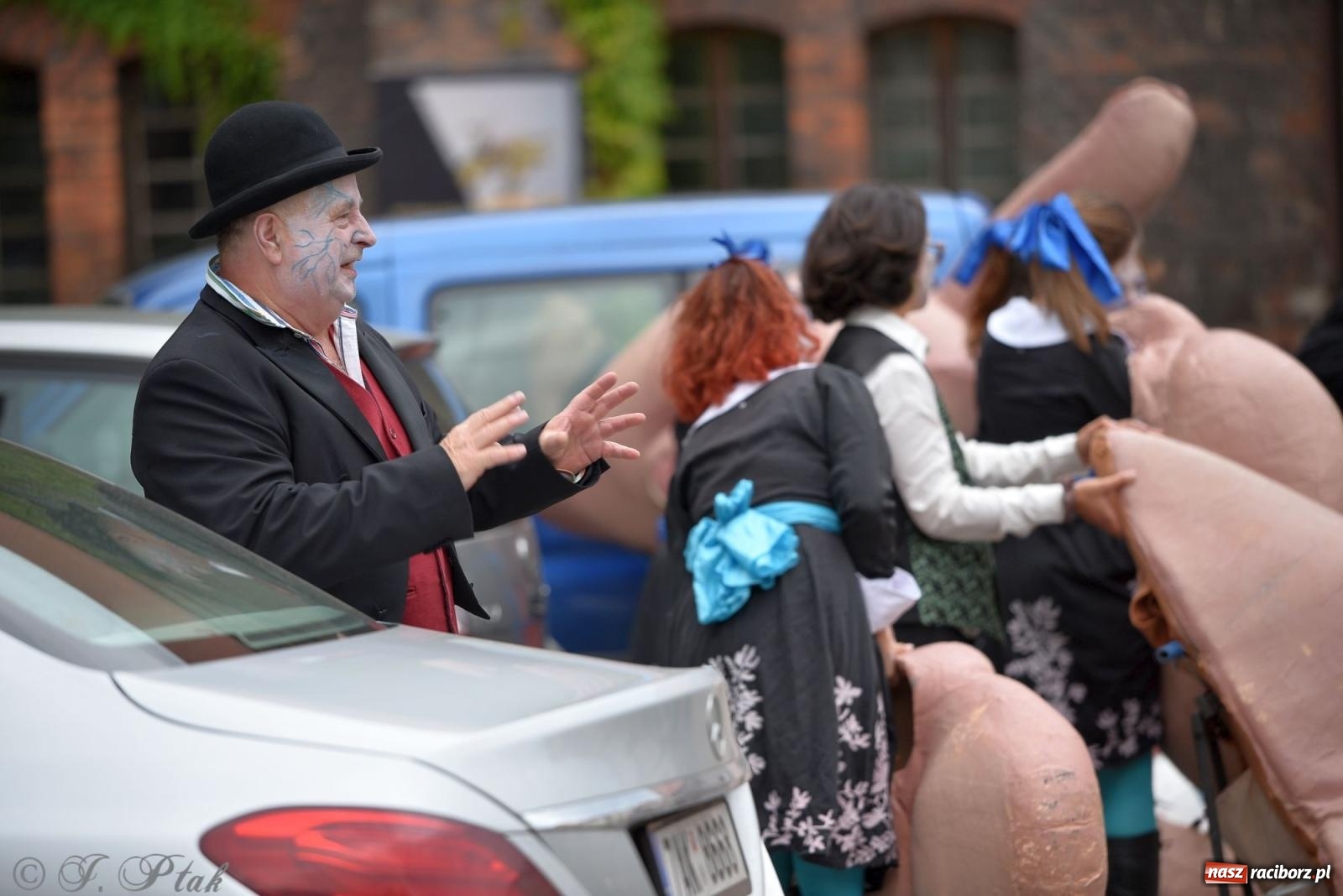 Zdjęcie w galerii na portalu naszraciborz.pl: Zmysły - wędrowny kabaret liryczny A3 Teatr w Raciborzu [FOTO i WIDEO] wiadomości z regionu