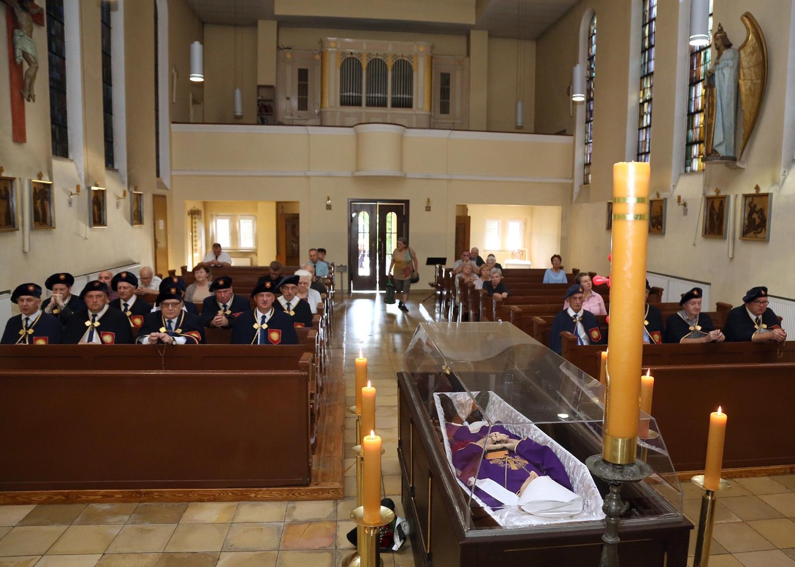 Zdjęcie w galerii na portalu naszraciborz.pl: Trwają uroczystości pogrzebowe śp. bpa Jana Wieczorka [FOTO] wiadomości z regionu