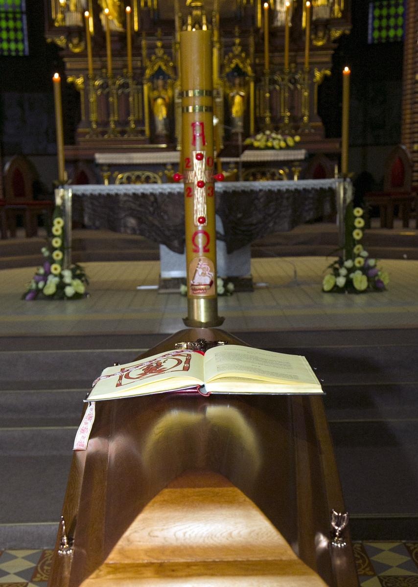 Zdjęcie w galerii na portalu naszraciborz.pl: Trwają uroczystości pogrzebowe śp. bpa Jana Wieczorka [FOTO] wiadomości z regionu