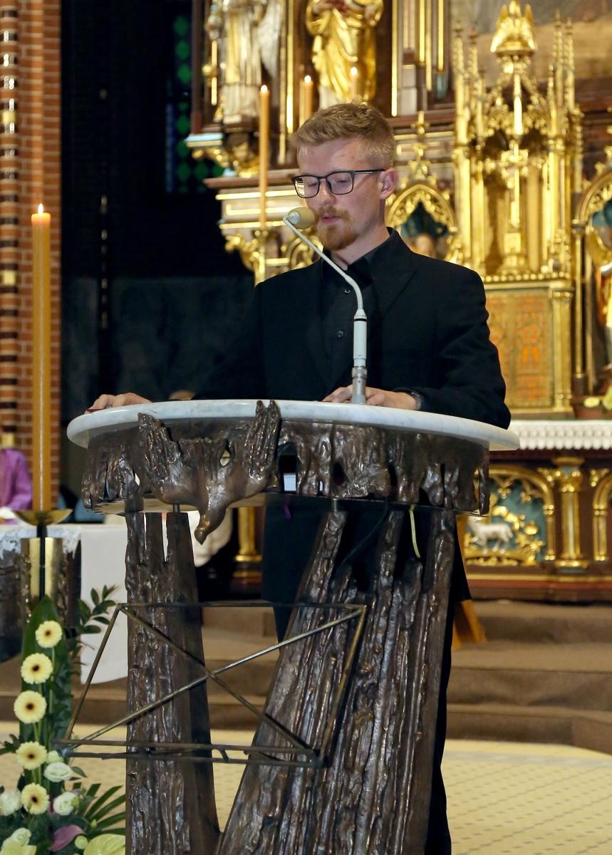 Zdjęcie w galerii na portalu naszraciborz.pl: Trwają uroczystości pogrzebowe śp. bpa Jana Wieczorka [FOTO] wiadomości z regionu