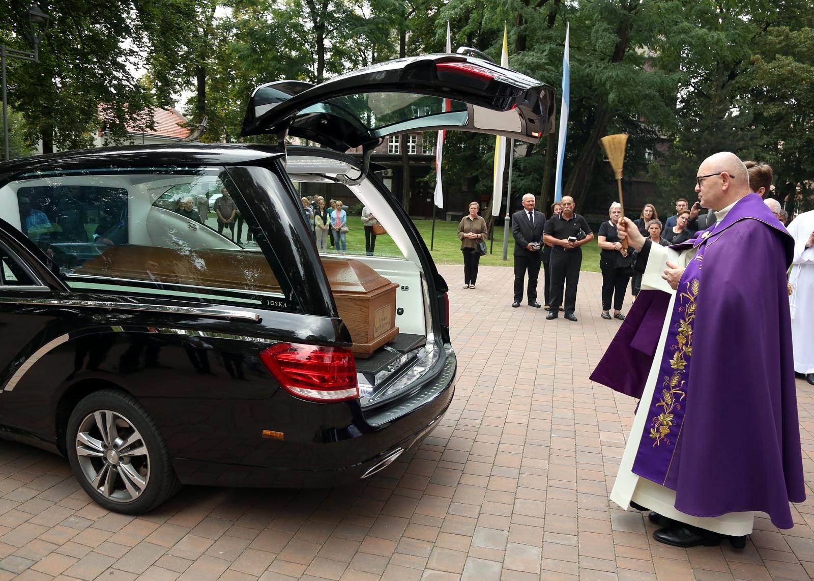 Zdjęcie w galerii na portalu naszraciborz.pl: Trwają uroczystości pogrzebowe śp. bpa Jana Wieczorka [FOTO] wiadomości z regionu