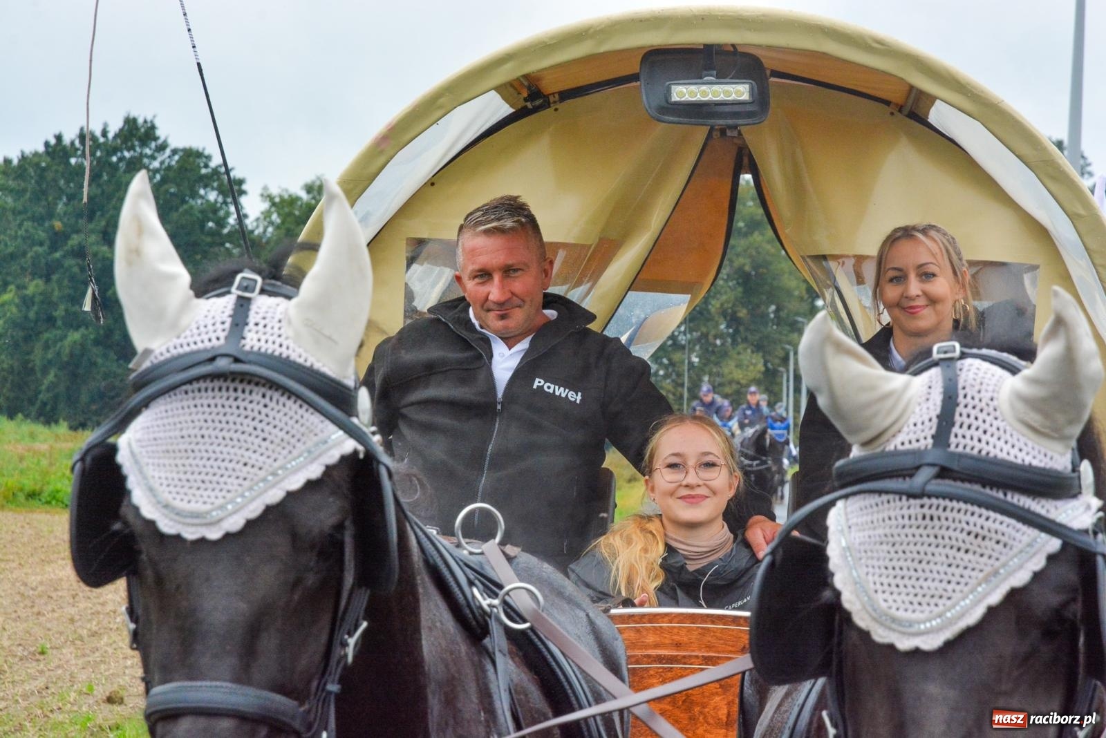 Zdjęcie w galerii na portalu naszraciborz.pl: Deszcz niestraszny miłośnikom koni. Hubertus w Żerdzinach [FOTO i WIDEO] wiadomości z regionu