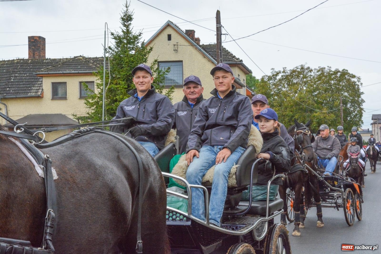 Zdjęcie w galerii na portalu naszraciborz.pl: Deszcz niestraszny miłośnikom koni. Hubertus w Żerdzinach [FOTO i WIDEO] wiadomości z regionu