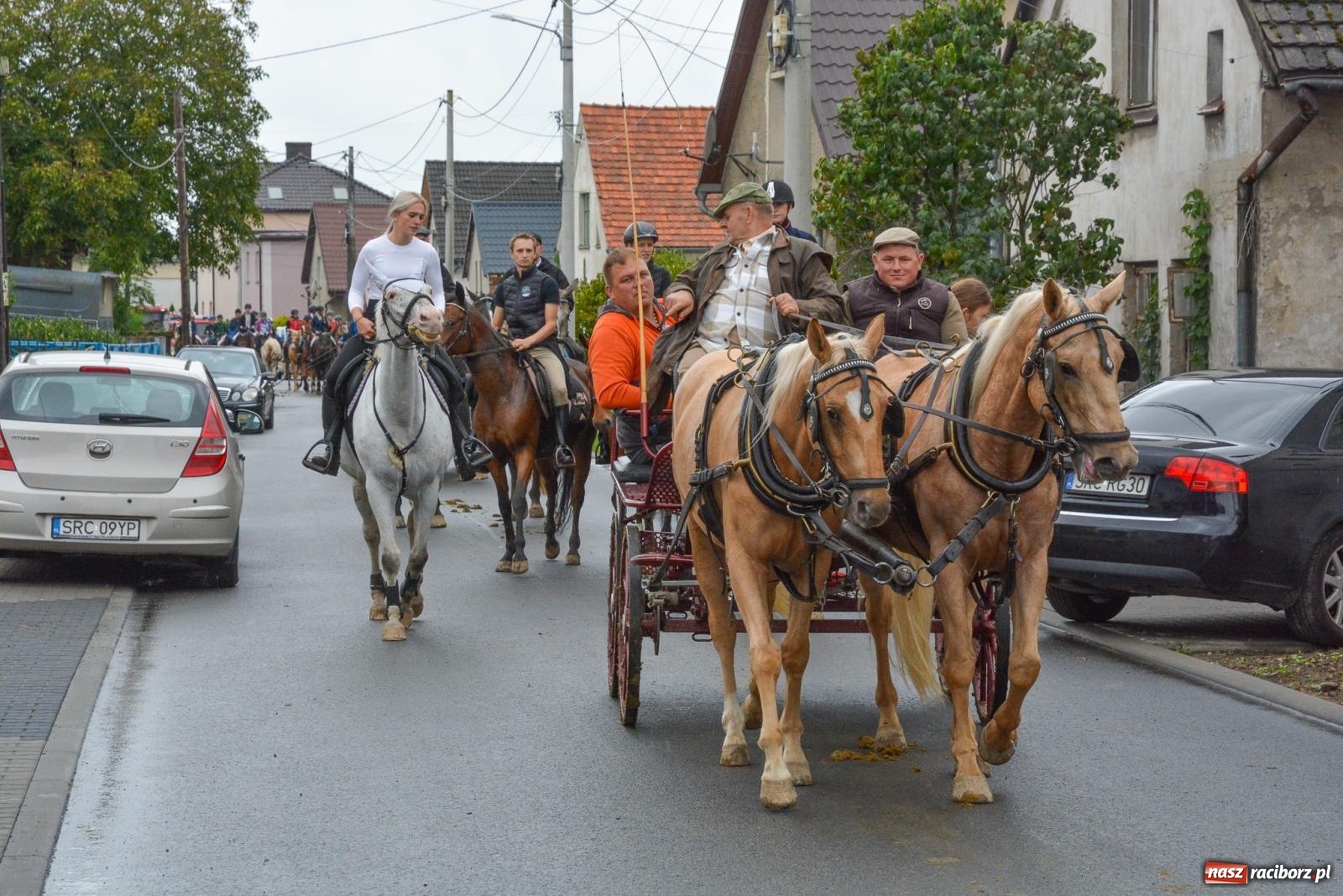 Zdjęcie w galerii na portalu naszraciborz.pl: Deszcz niestraszny miłośnikom koni. Hubertus w Żerdzinach [FOTO i WIDEO] wiadomości z regionu