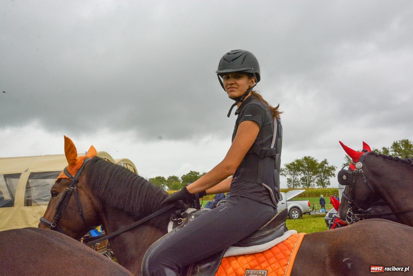 Zdjęcie w galerii na portalu naszraciborz.pl: Deszcz niestraszny miłośnikom koni. Hubertus w Żerdzinach [FOTO i WIDEO] wiadomości z regionu