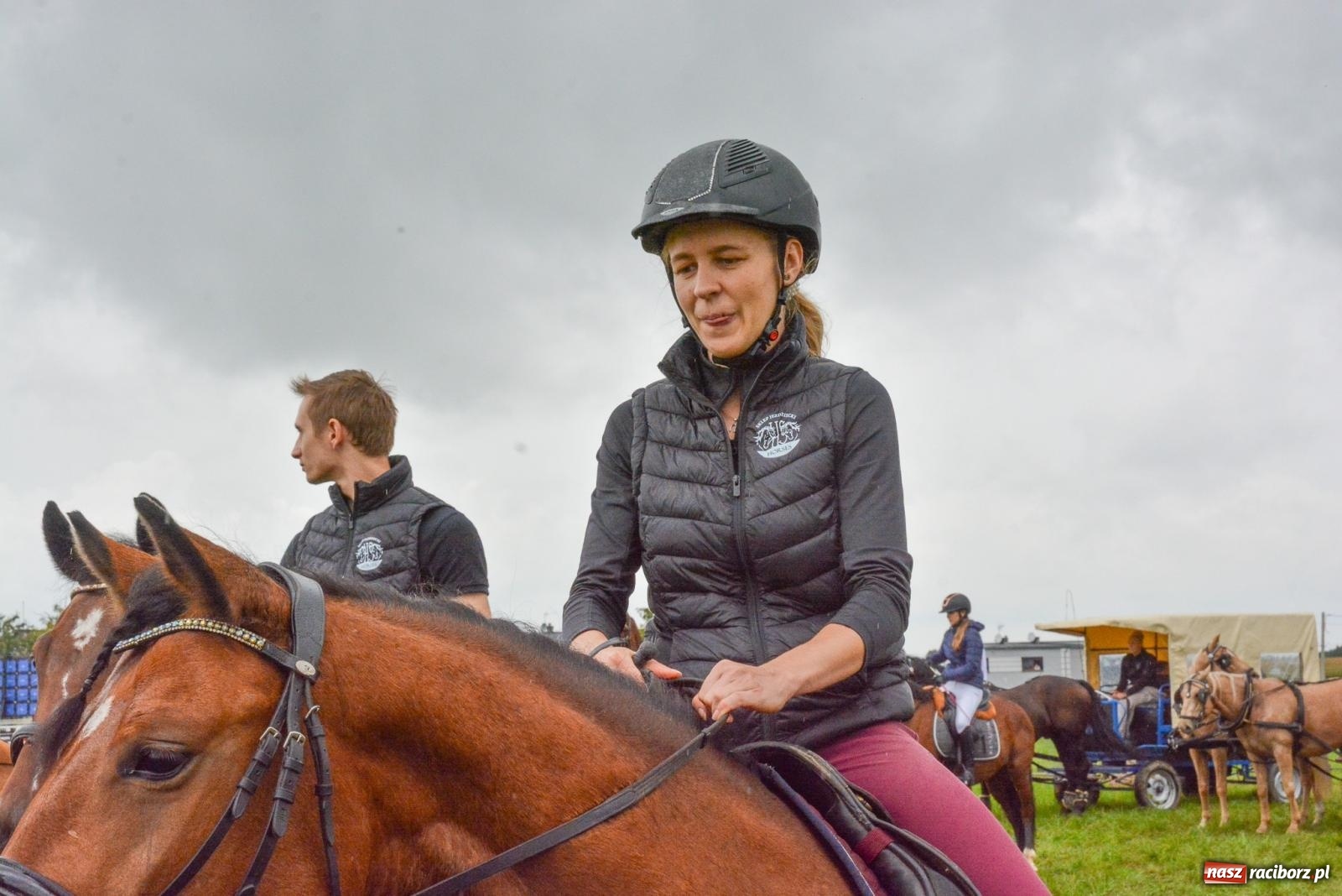 Zdjęcie w galerii na portalu naszraciborz.pl: Deszcz niestraszny miłośnikom koni. Hubertus w Żerdzinach [FOTO i WIDEO] wiadomości z regionu