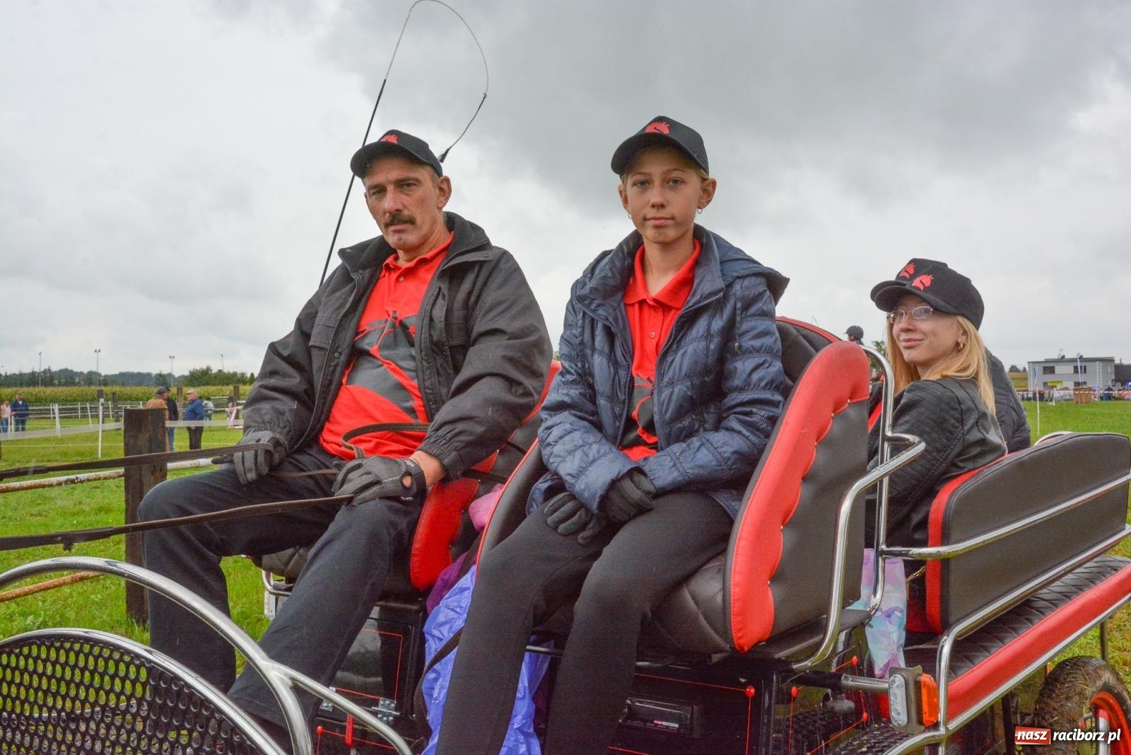 Zdjęcie w galerii na portalu naszraciborz.pl: Deszcz niestraszny miłośnikom koni. Hubertus w Żerdzinach [FOTO i WIDEO] wiadomości z regionu