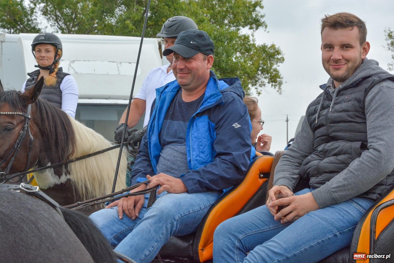 Zdjęcie w galerii na portalu naszraciborz.pl: Deszcz niestraszny miłośnikom koni. Hubertus w Żerdzinach [FOTO i WIDEO] wiadomości z regionu