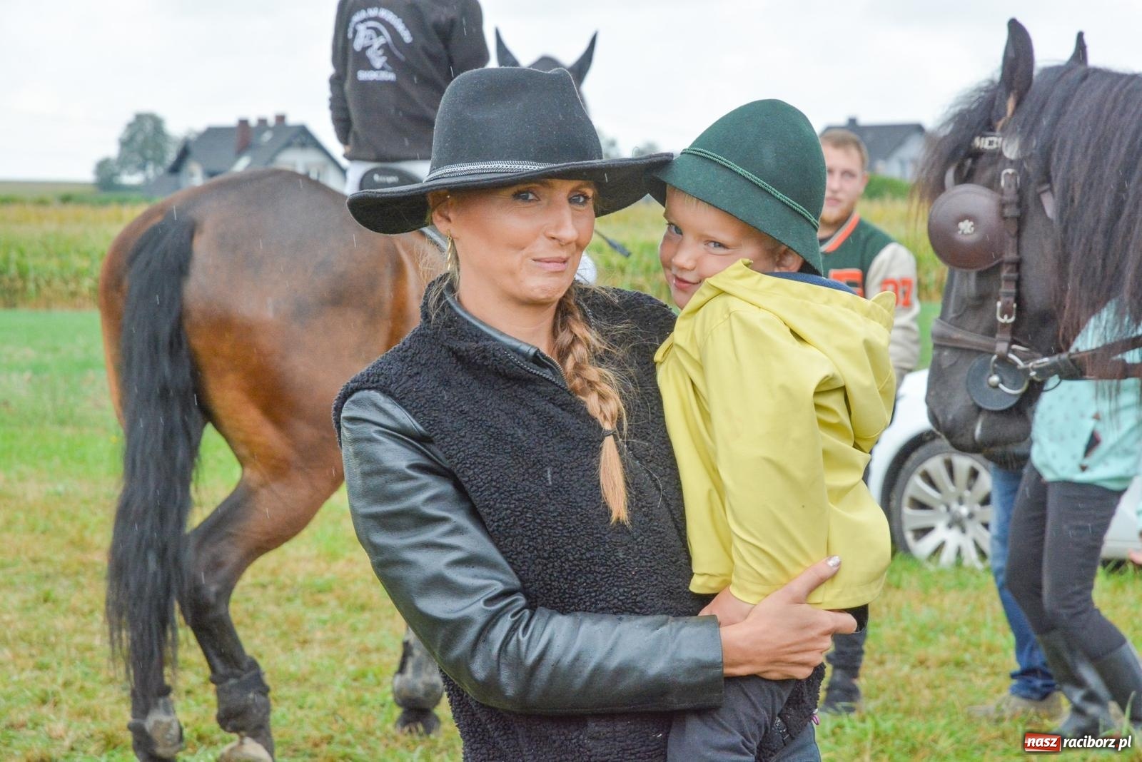 Zdjęcie w galerii na portalu naszraciborz.pl: Deszcz niestraszny miłośnikom koni. Hubertus w Żerdzinach [FOTO i WIDEO] wiadomości z regionu