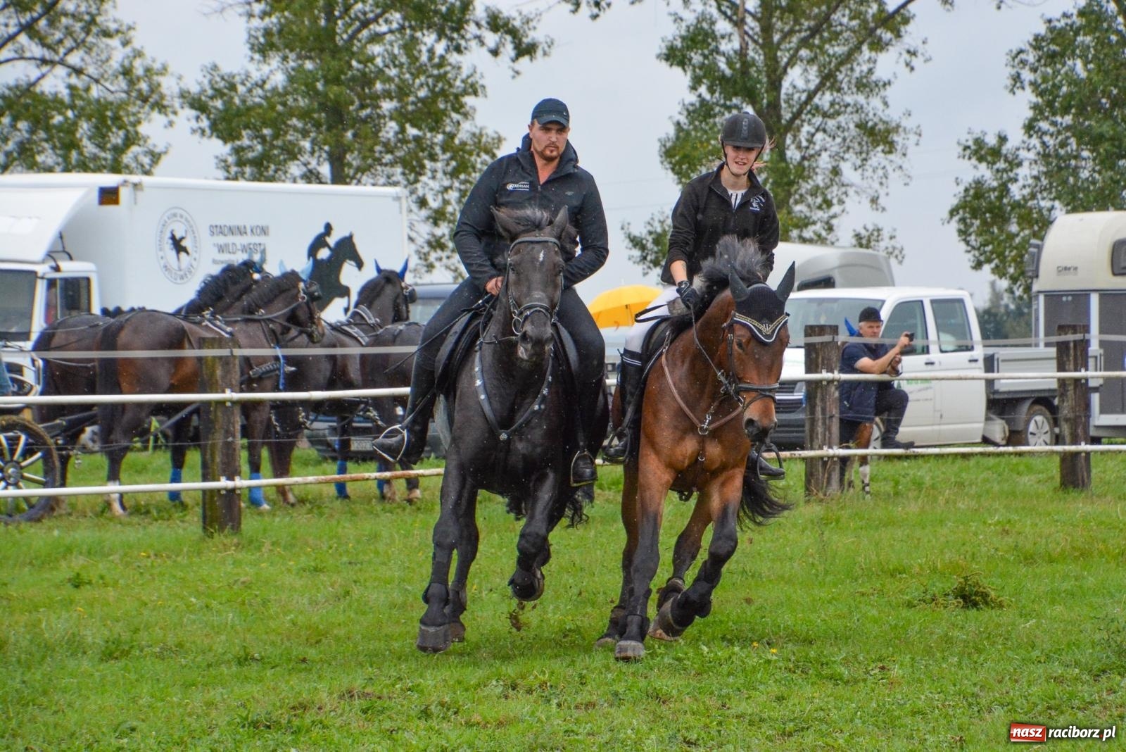 Zdjęcie w galerii na portalu naszraciborz.pl: Deszcz niestraszny miłośnikom koni. Hubertus w Żerdzinach [FOTO i WIDEO] wiadomości z regionu